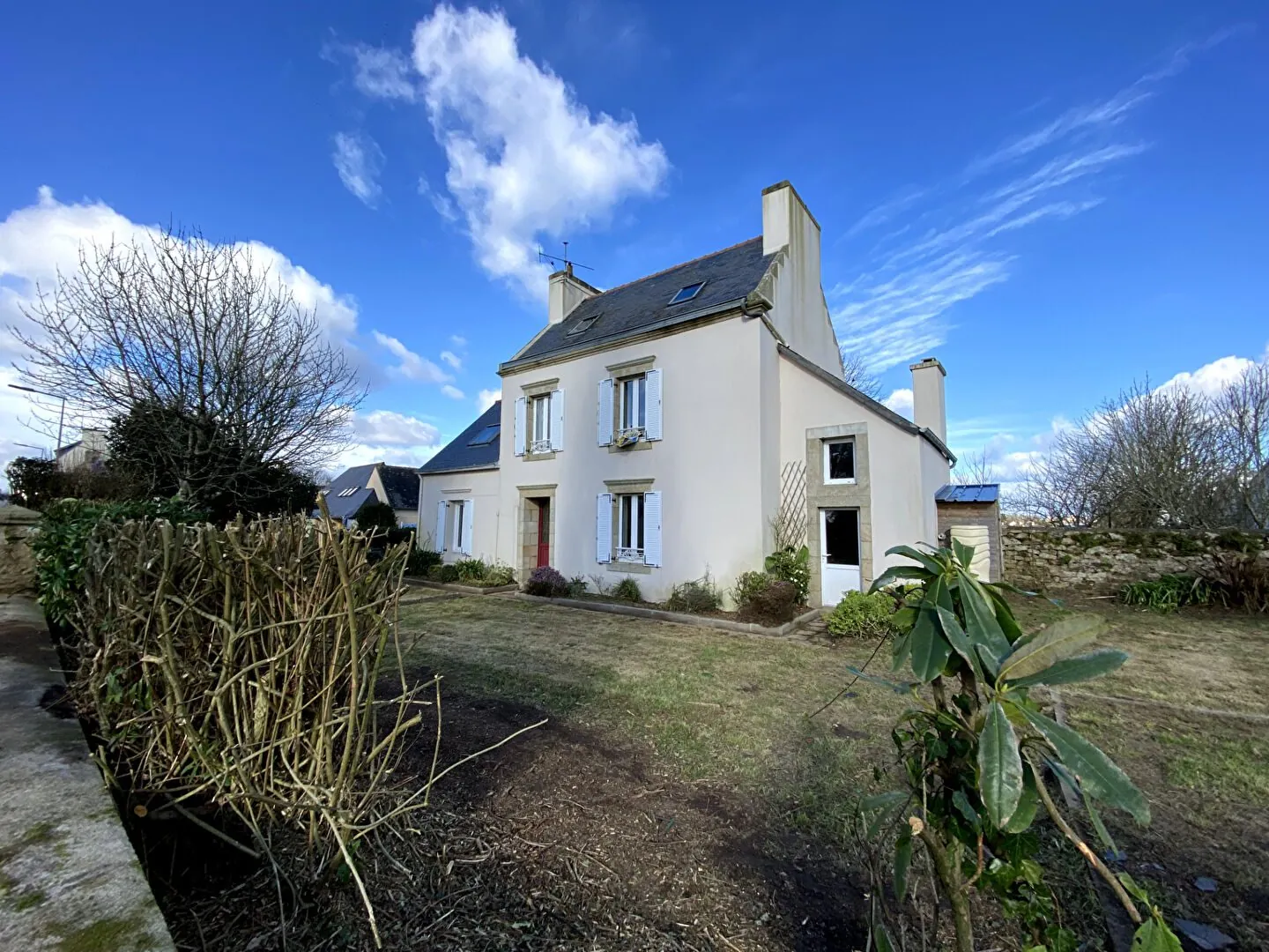 Charmante maison en pierres à Confort-Meilars proche des plages 