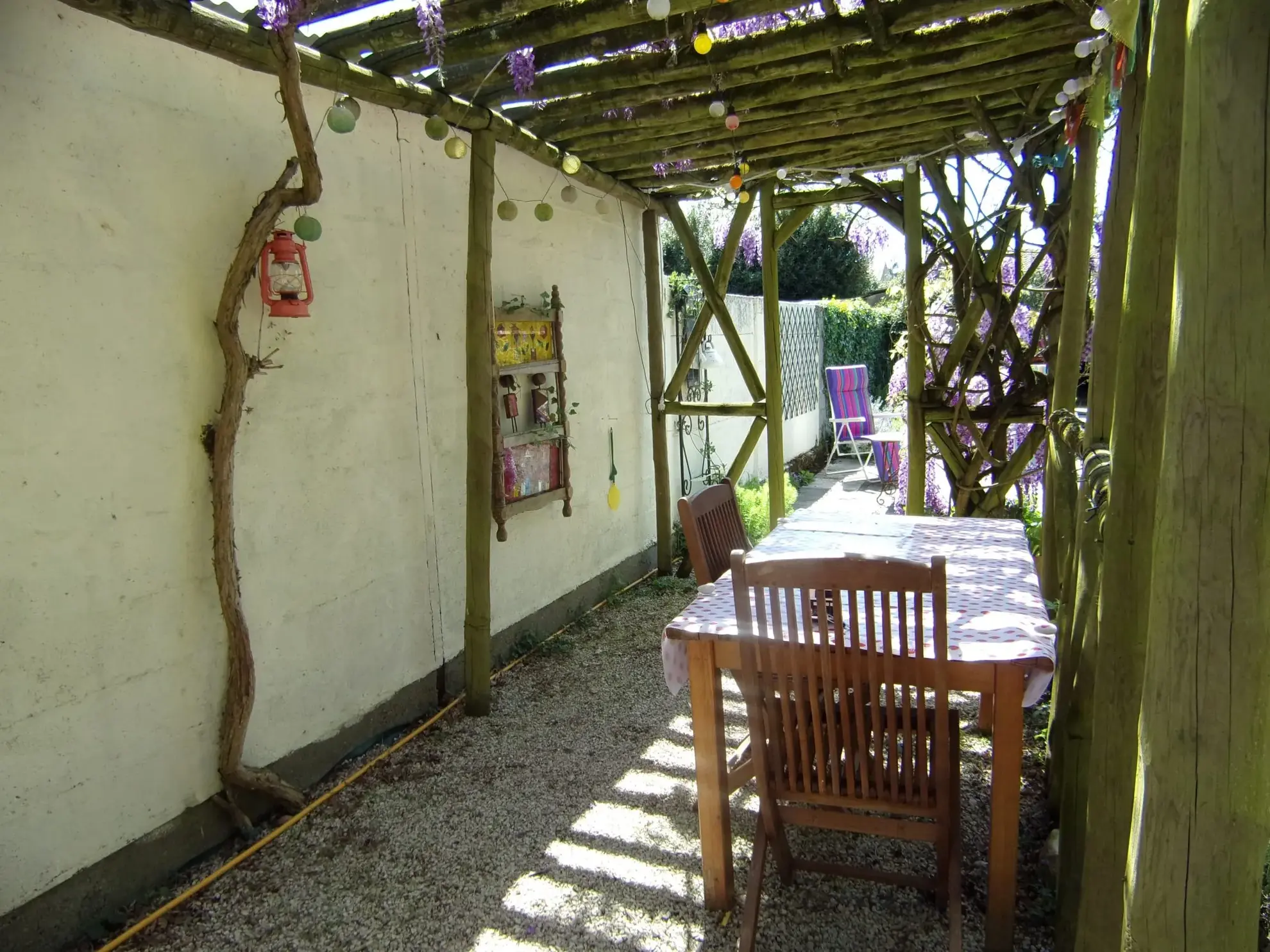 Maison en pierre à Chef-Boutonne proche centre avec jardin et dépendances 