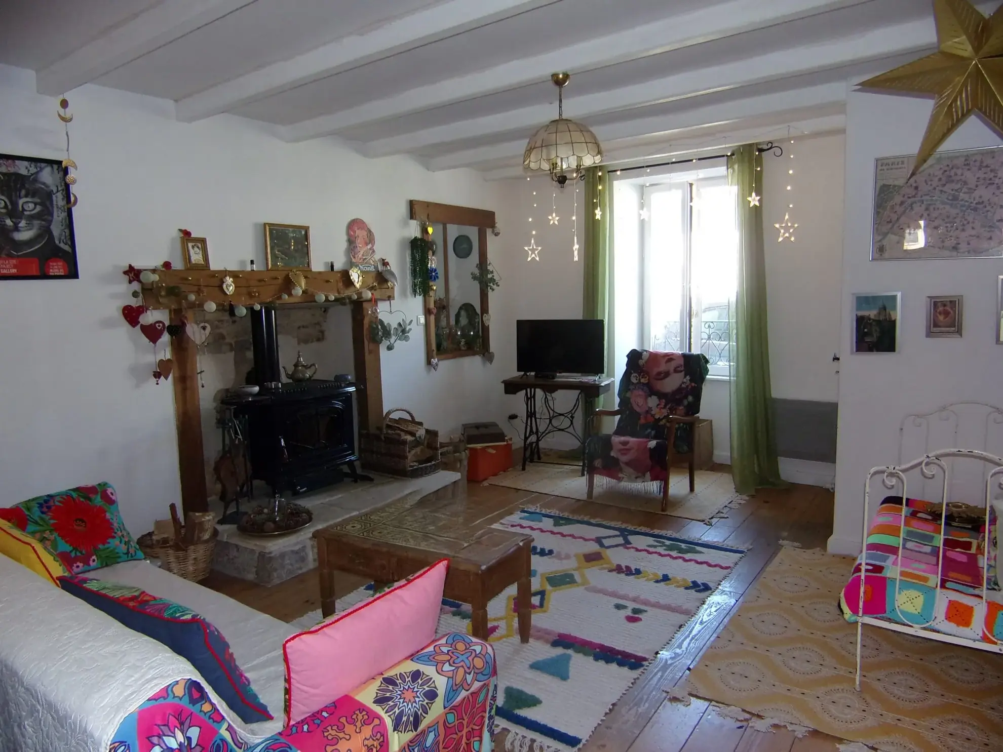 Maison en pierre à Chef-Boutonne proche centre avec jardin et dépendances 