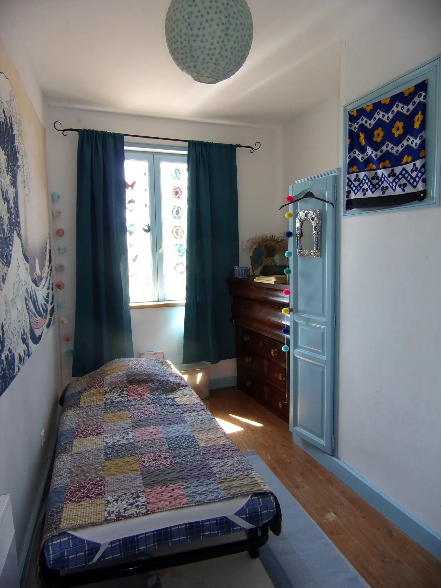 Maison en pierre à Chef-Boutonne proche centre avec jardin et dépendances 