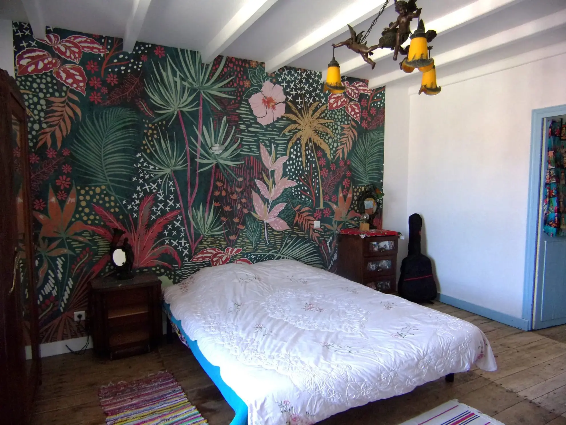 Maison en pierre à Chef-Boutonne proche centre avec jardin et dépendances 
