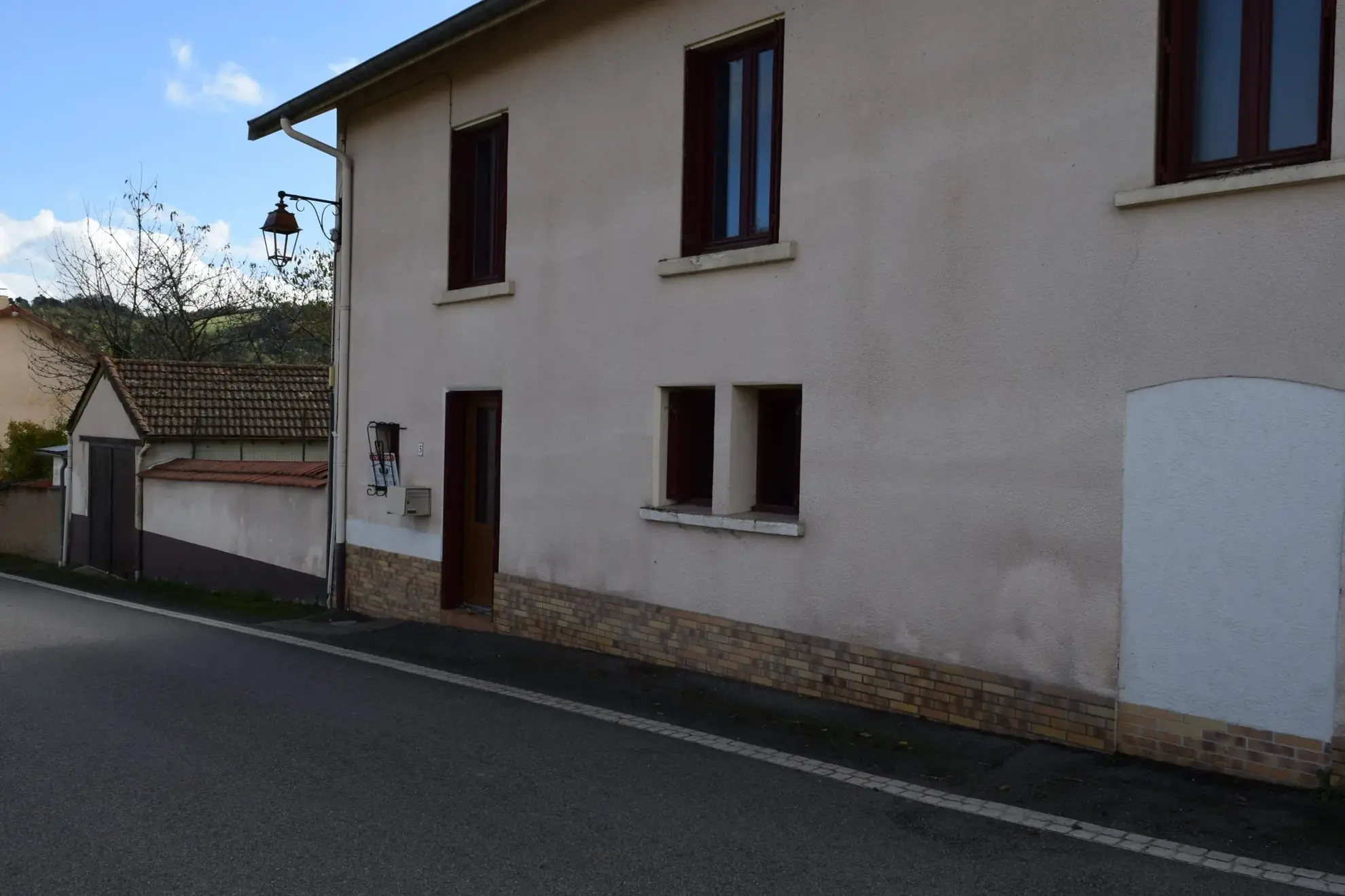 Belle maison de 85 m² à vendre à Villemontais avec jardin et garage 