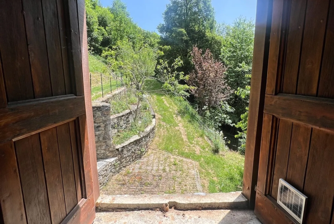 Grange foraine à restaurer avec potentiel dans les Pyrénées 
