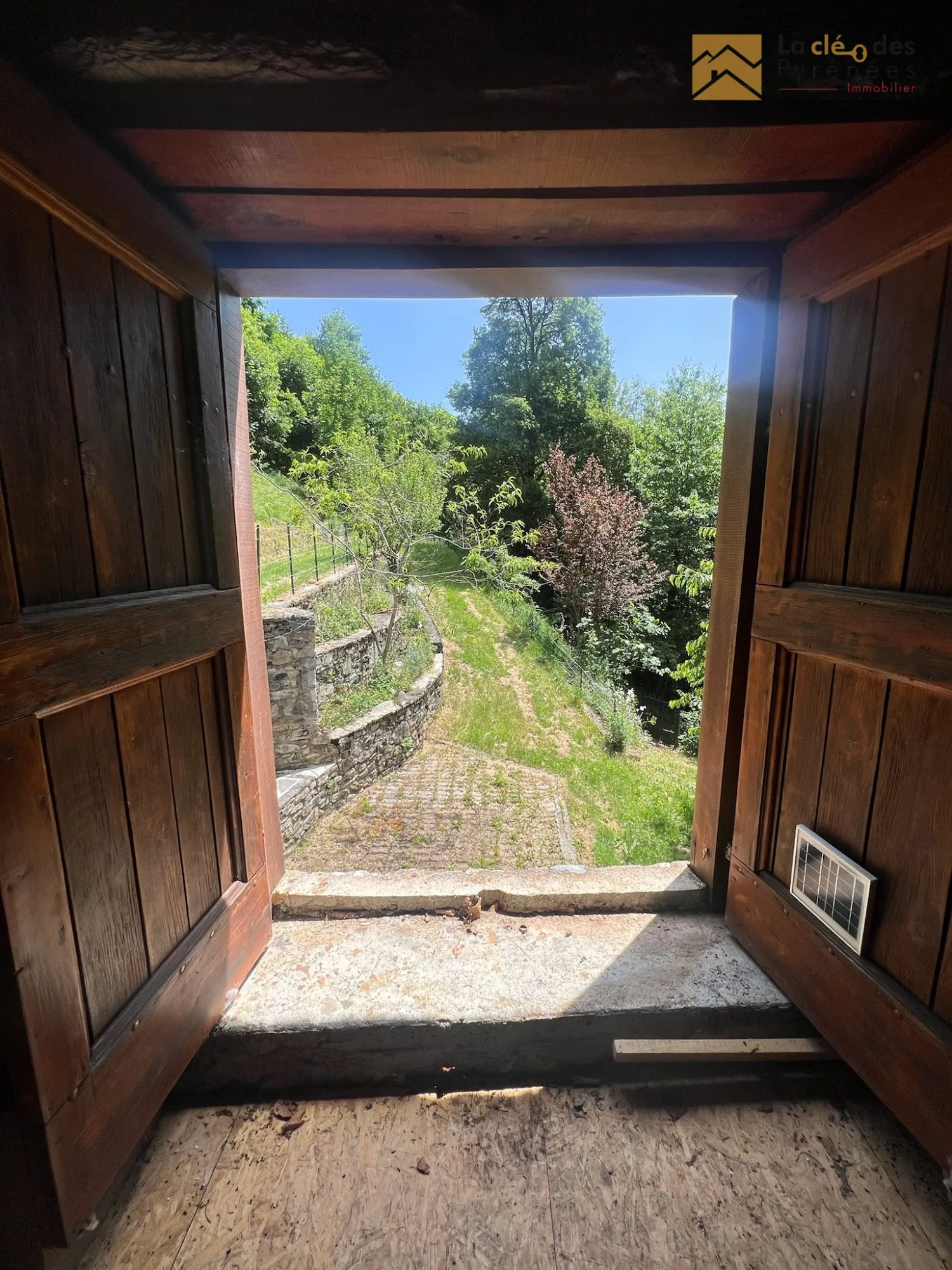 Grange foraine à restaurer avec potentiel dans les Pyrénées 