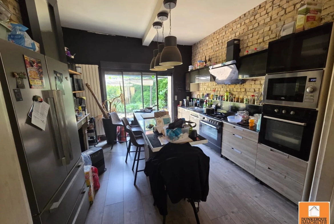 Maison à vendre à Bourbourg - Grand potentiel, environ 194 m², jardin, à rénover 