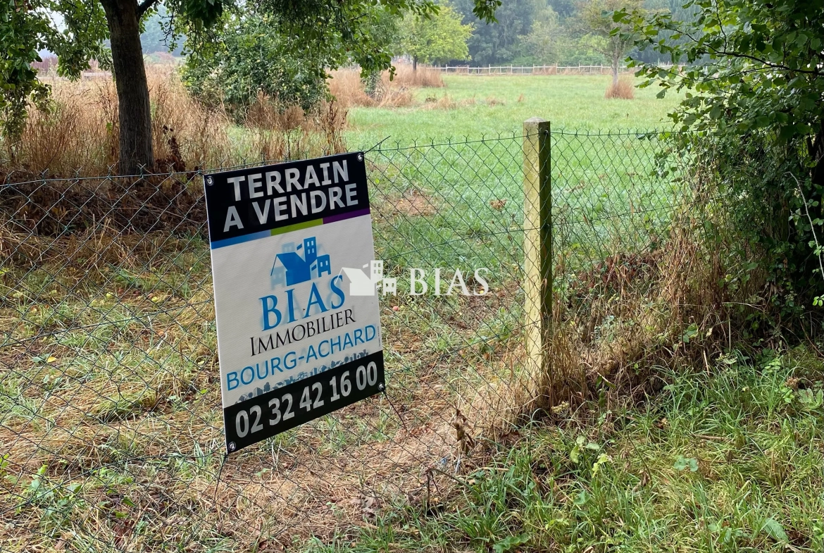 Terrain à bâtir de 1153 m² à Rougemontiers proche Bourg-Achard 