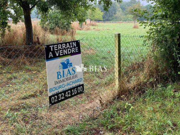 Terrain à bâtir de 1153 m² à Rougemontiers proche Bourg-Achard