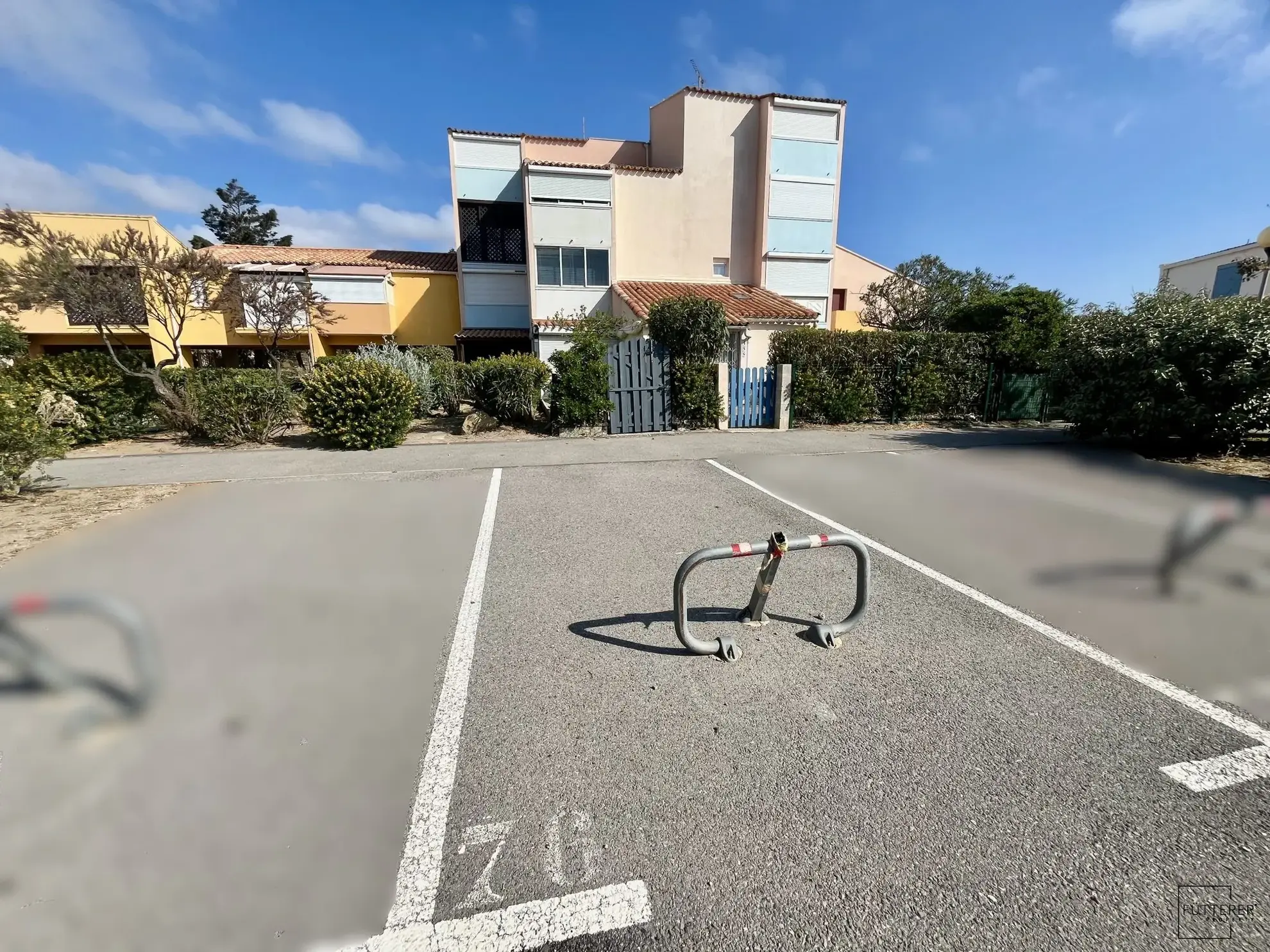 Emplacement de parking sécurisé à Narbonne-Plage – Proche plage et commerces 