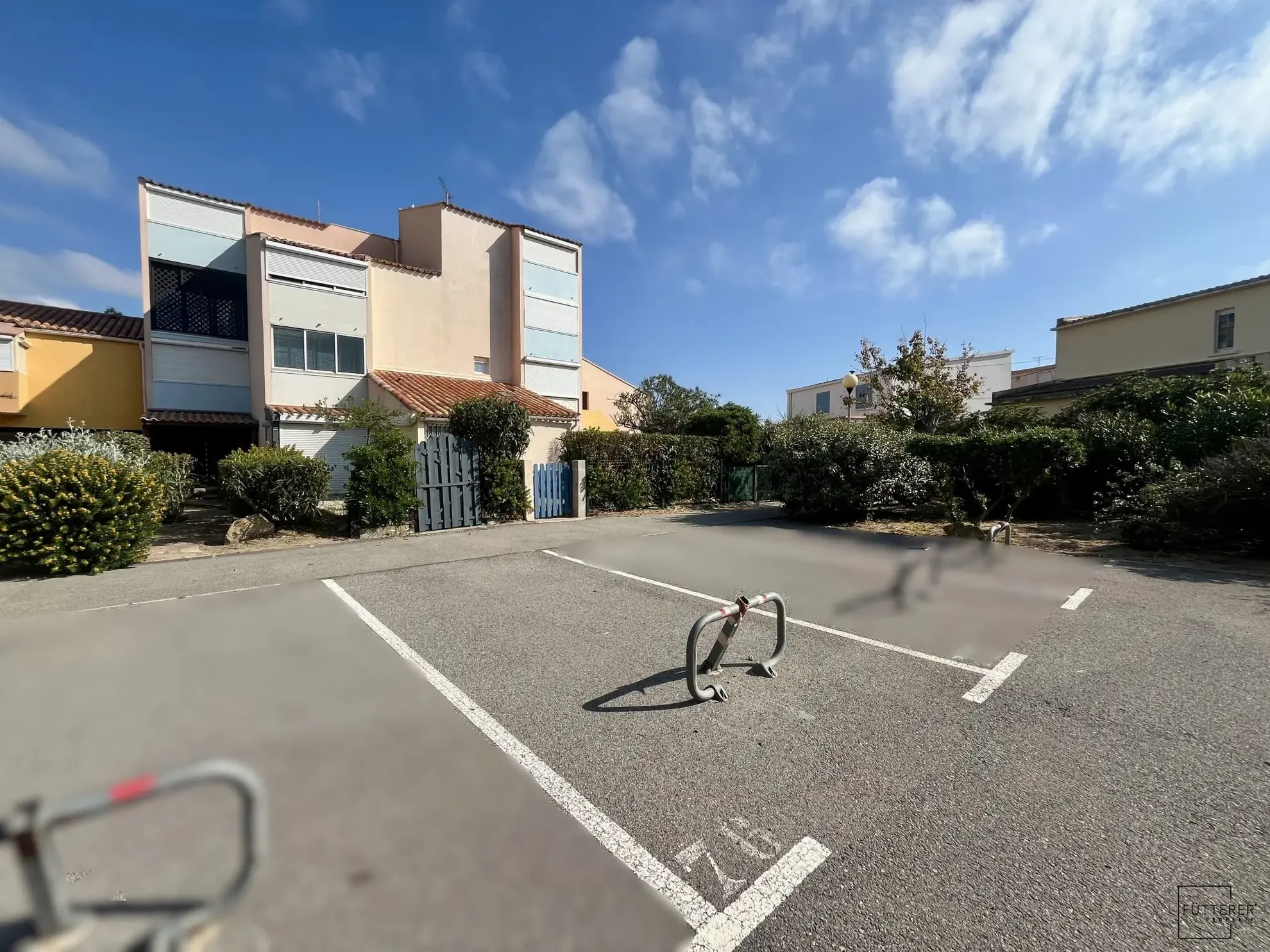 Emplacement de parking sécurisé à Narbonne-Plage – Proche plage et commerces 