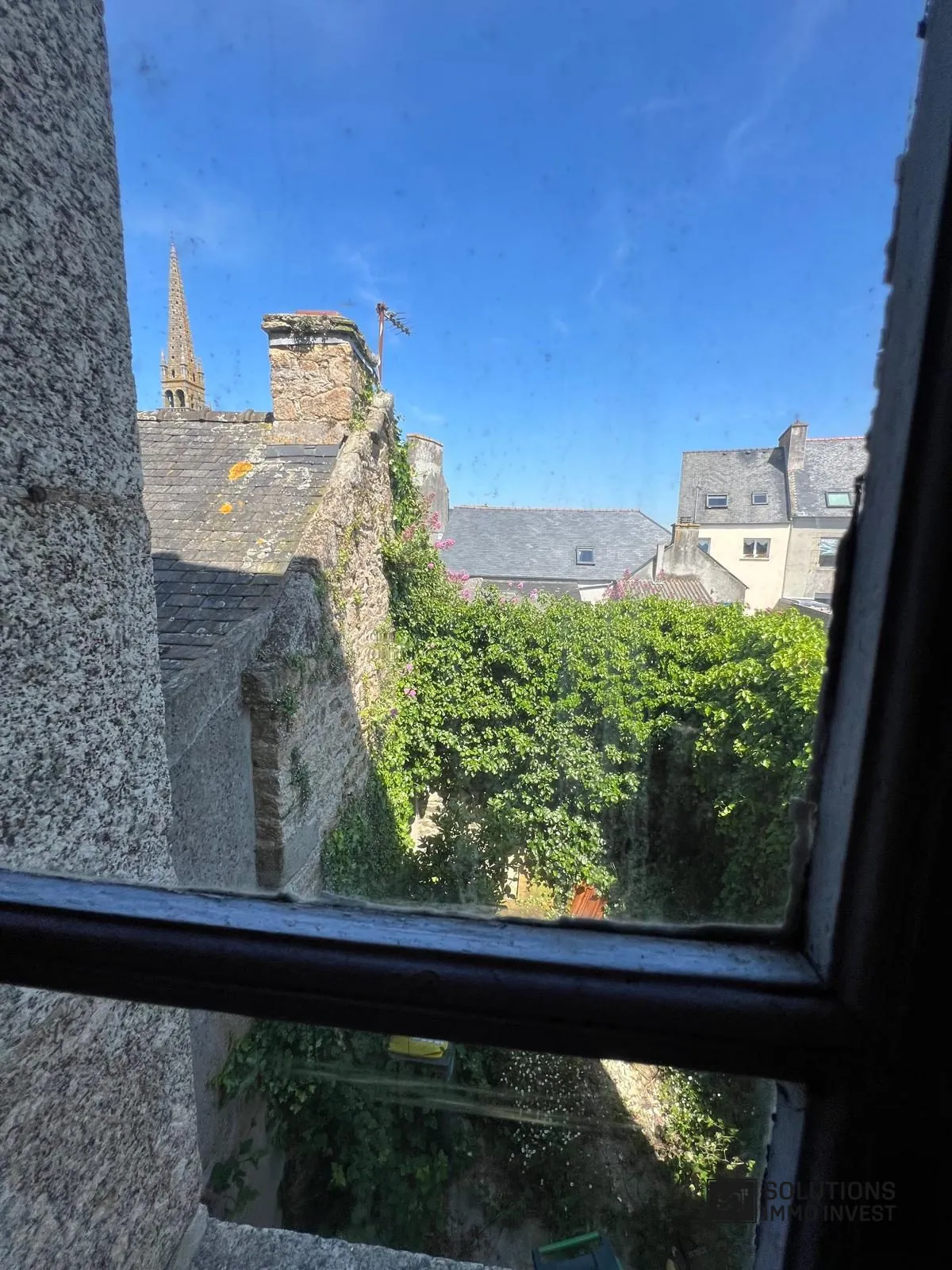 Maison de ville à rénover avec grand potentiel à Ploudalmézeau 