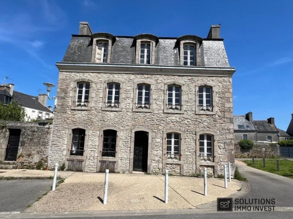 Maison de ville à rénover avec grand potentiel à Ploudalmézeau