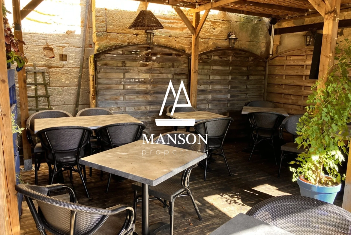 Local commercial de 162 m² avec terrasse en centre-ville de Créon 