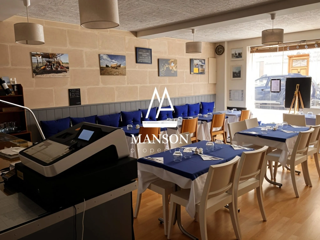 Local commercial de 162 m² avec terrasse en centre-ville de Créon