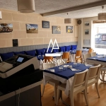 Local commercial de 162 m² avec terrasse en centre-ville de Créon