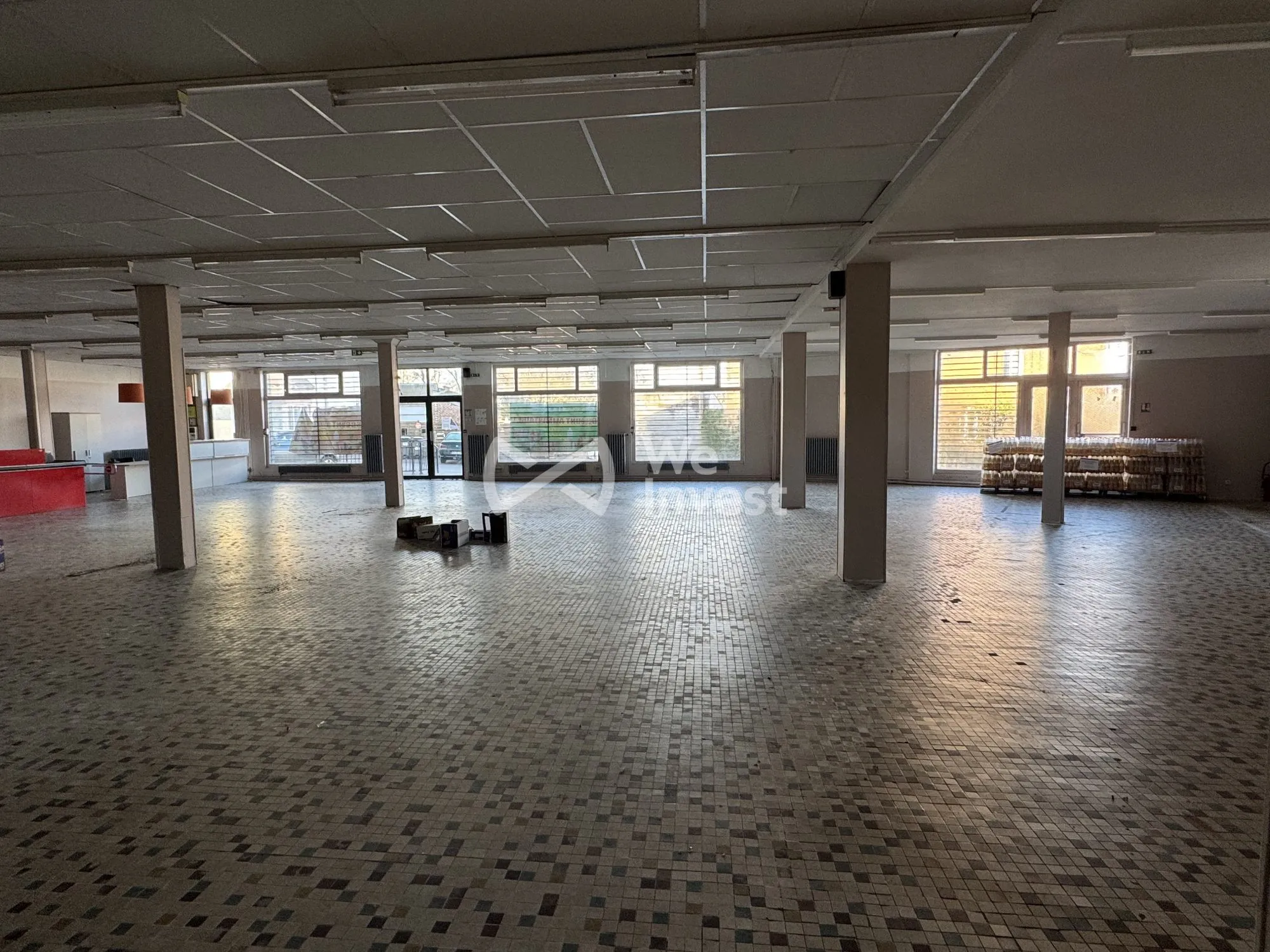 Grande surface commerciale à vendre à Fourmies - 700 m² avec parking 
