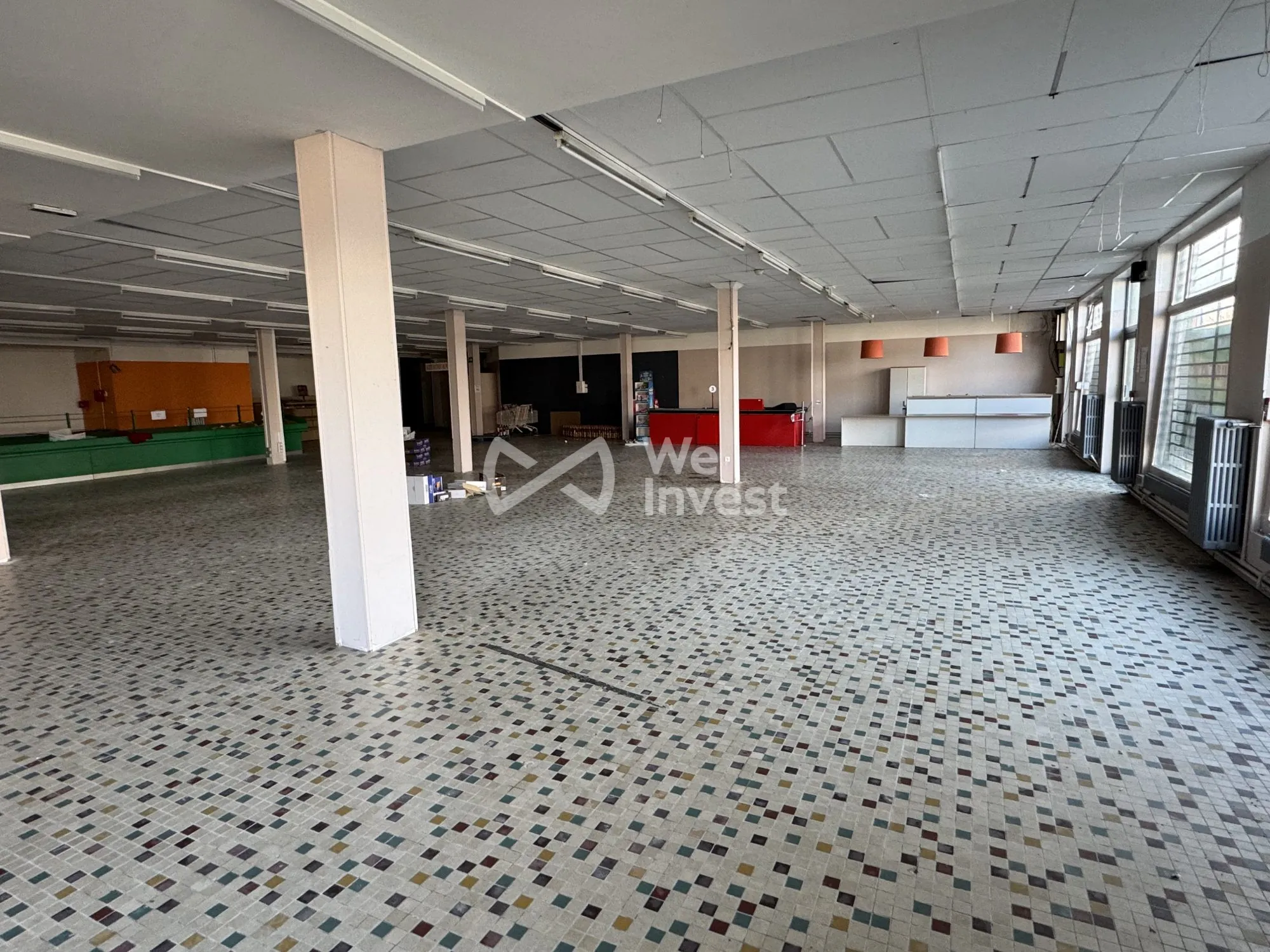 Grande surface commerciale à vendre à Fourmies - 700 m² avec parking 