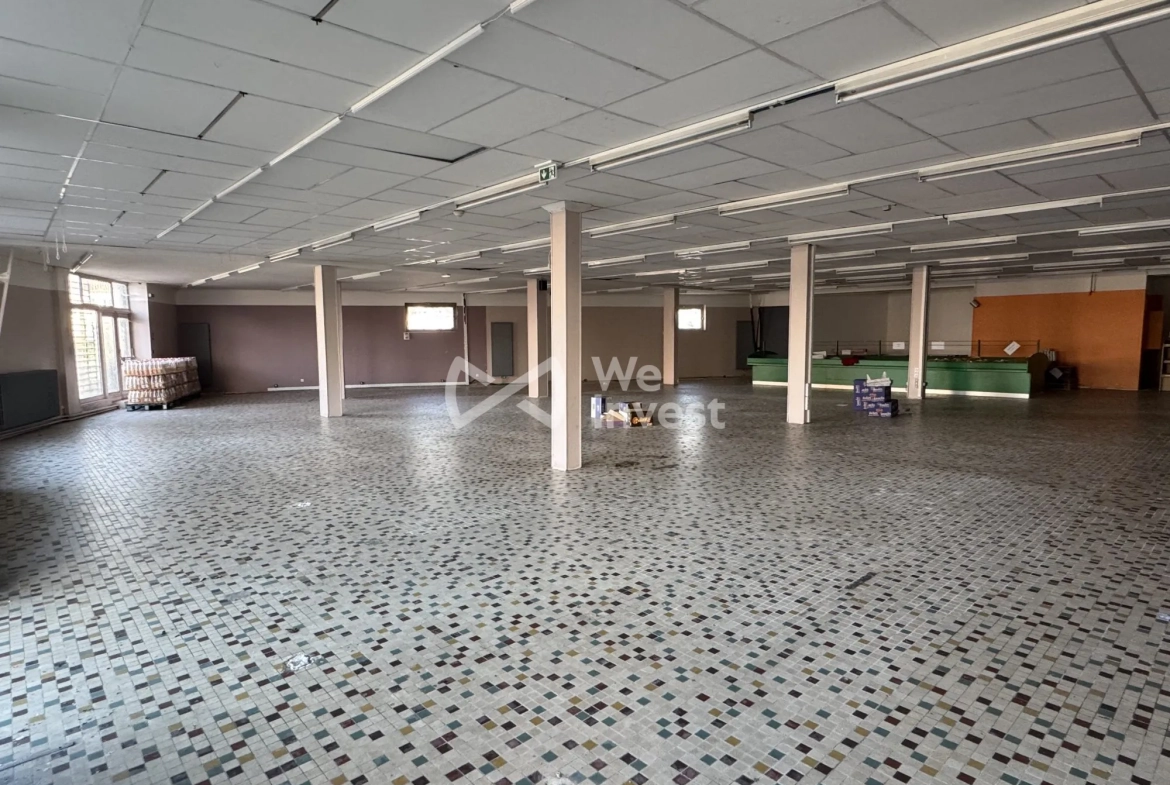 Grande surface commerciale à vendre à Fourmies - 700 m² avec parking 