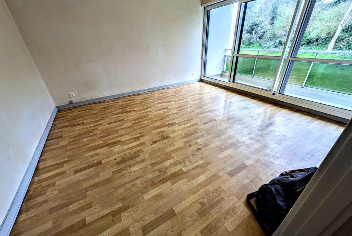 Studio à Quimper Kerfeunteun avec balcon, proche commerces et écoles 