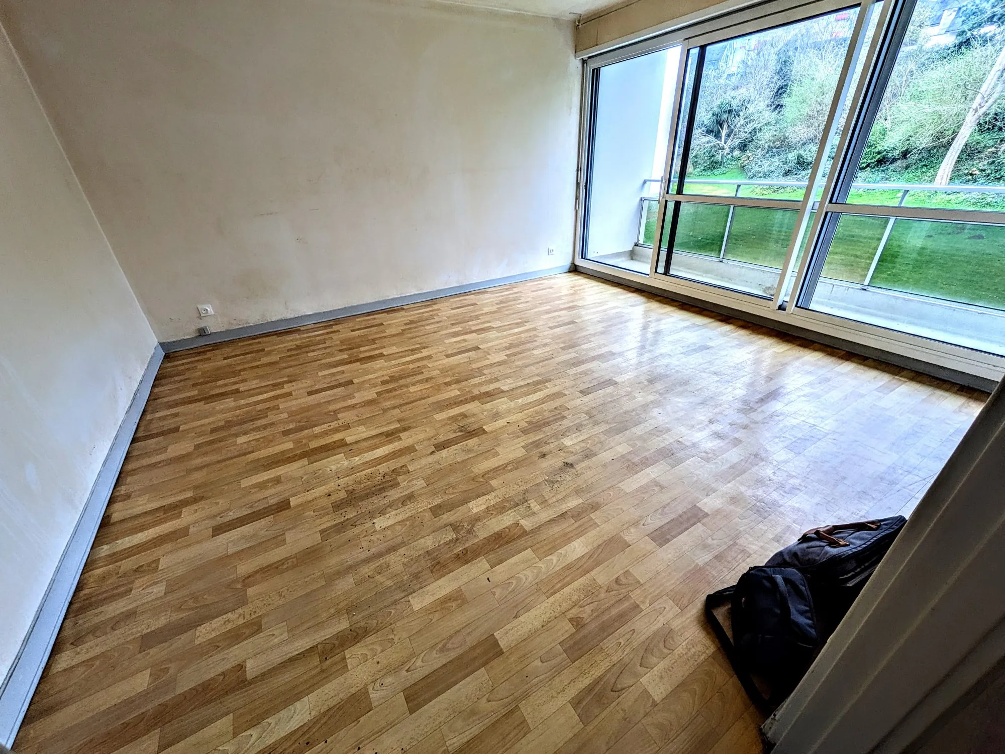 Studio à Quimper Kerfeunteun avec balcon, proche commerces et écoles 