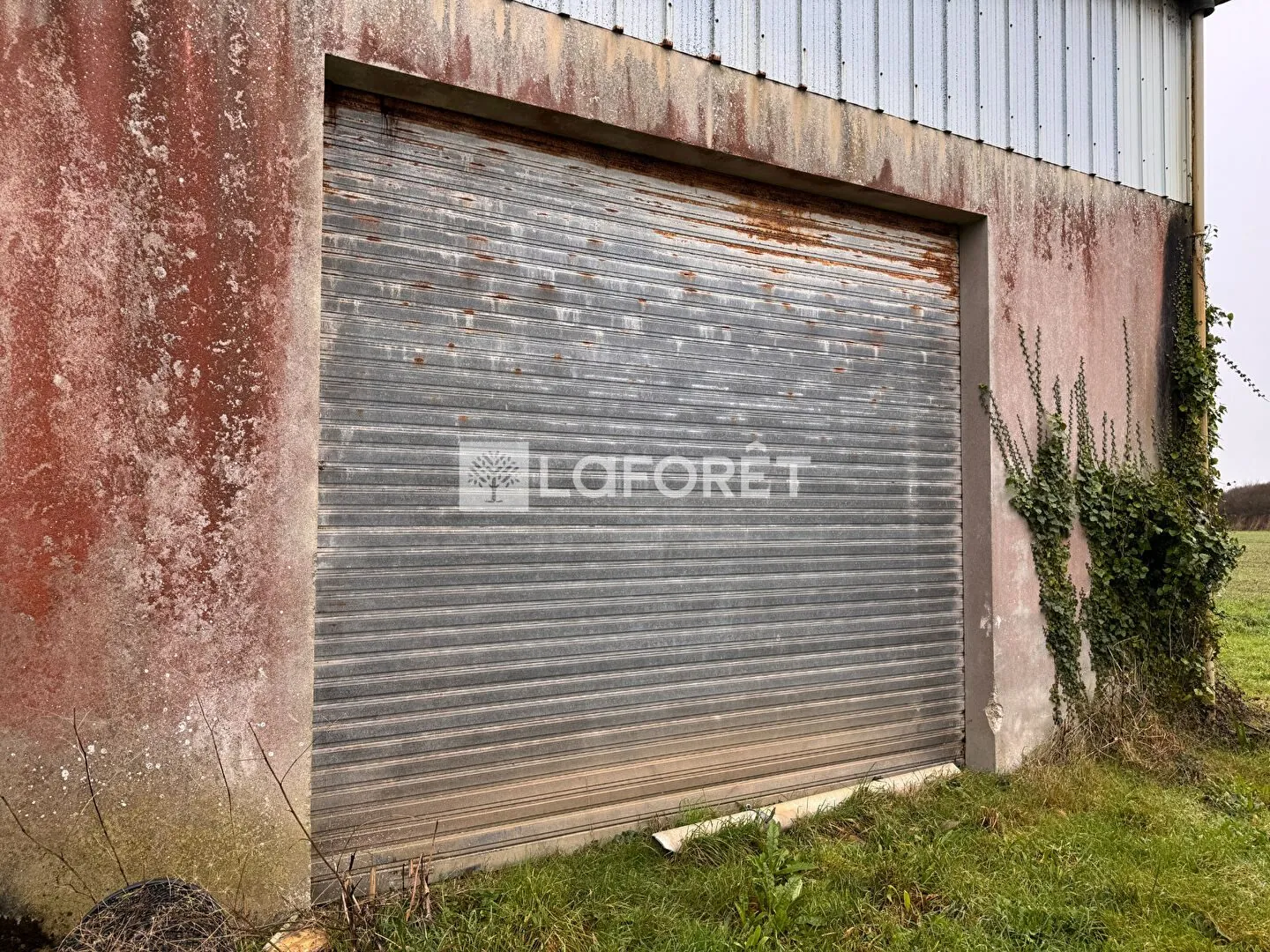 Local de stockage à Treffiagat de 300 m² à vendre 