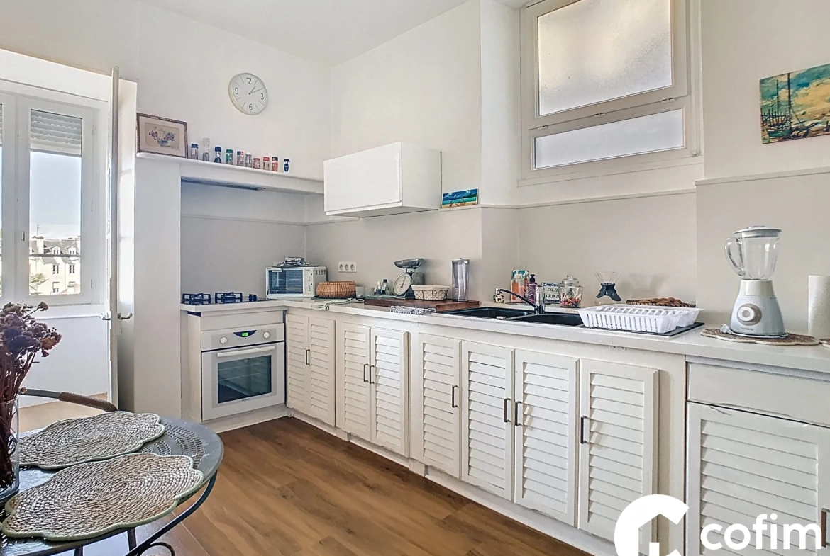 Appartement T3 lumineux de 92 m² à Pau, avec parking et cave, proximité centre-ville 
