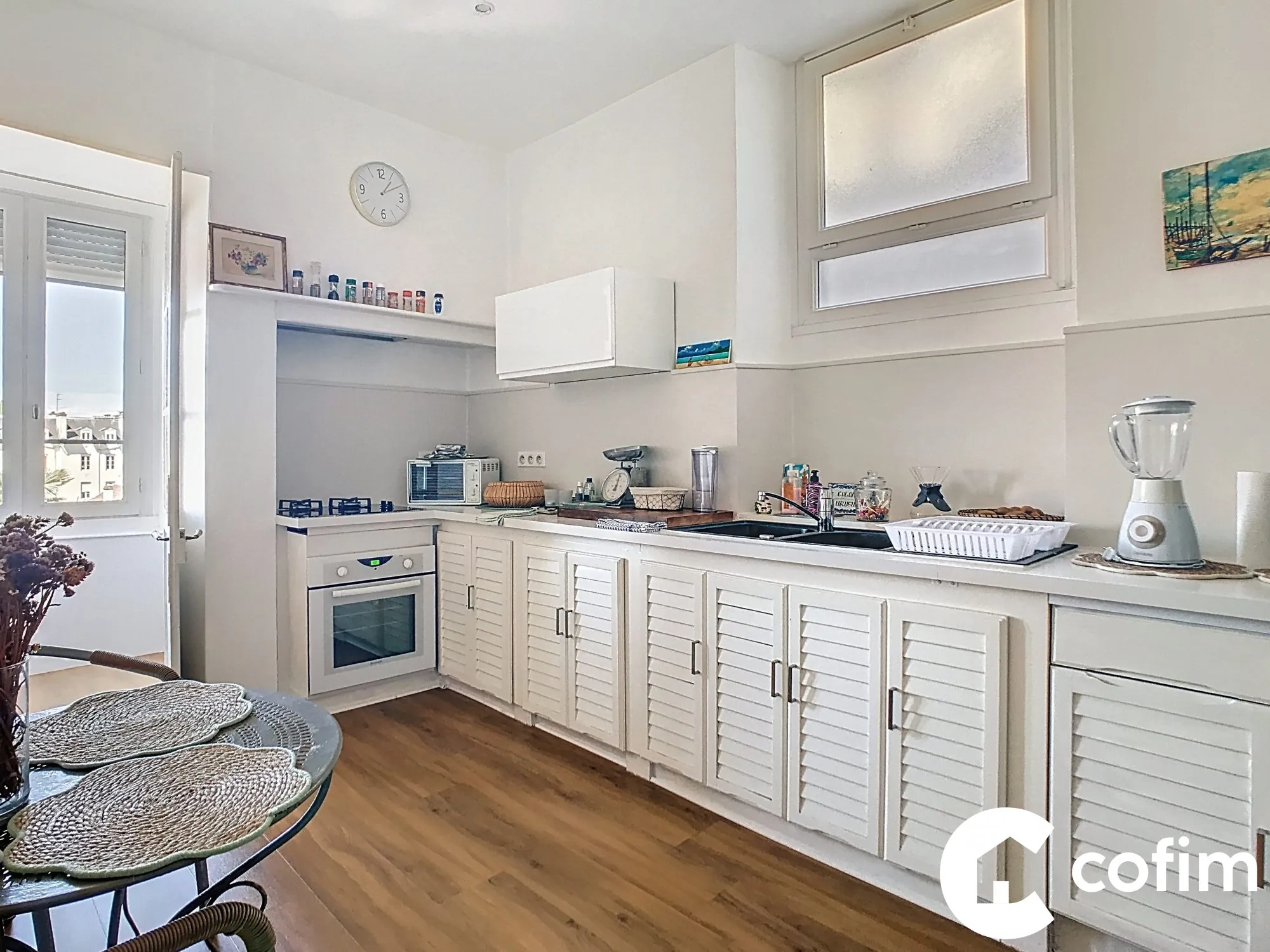 Appartement T3 lumineux de 92 m² à Pau, avec parking et cave, proximité centre-ville 