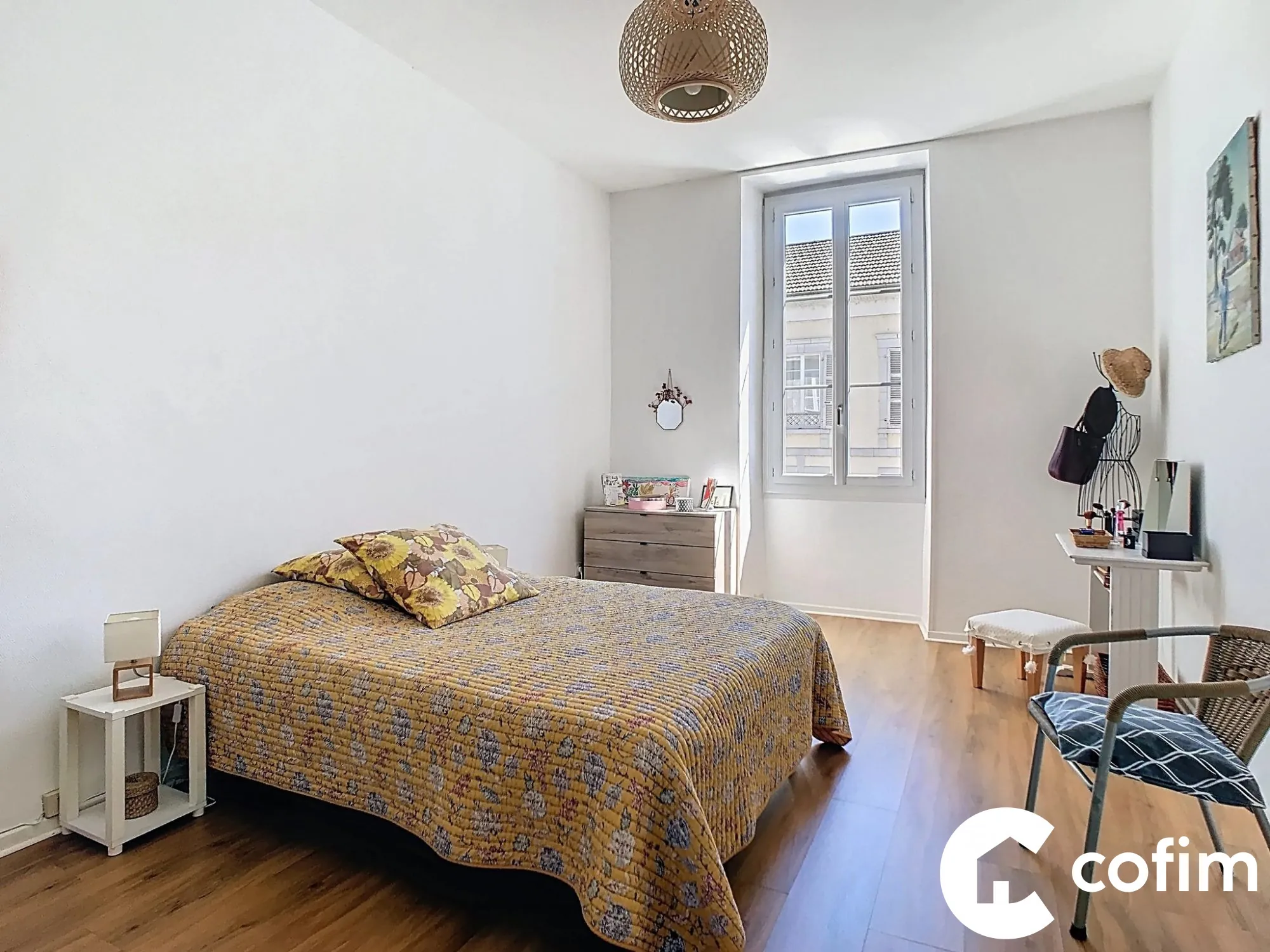 Appartement T3 lumineux de 92 m² à Pau, avec parking et cave, proximité centre-ville 