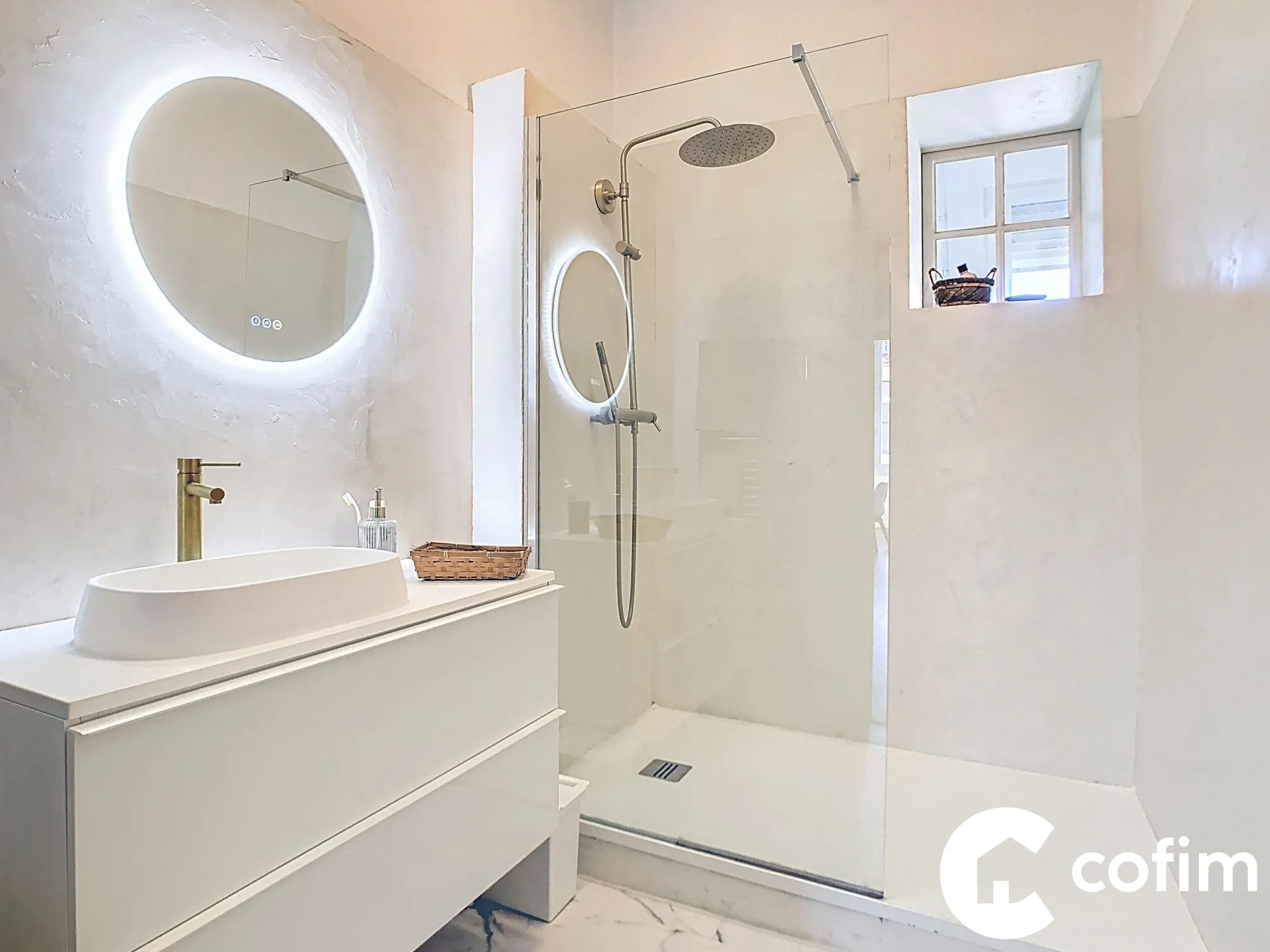 Appartement T3 lumineux de 92 m² à Pau, avec parking et cave, proximité centre-ville 