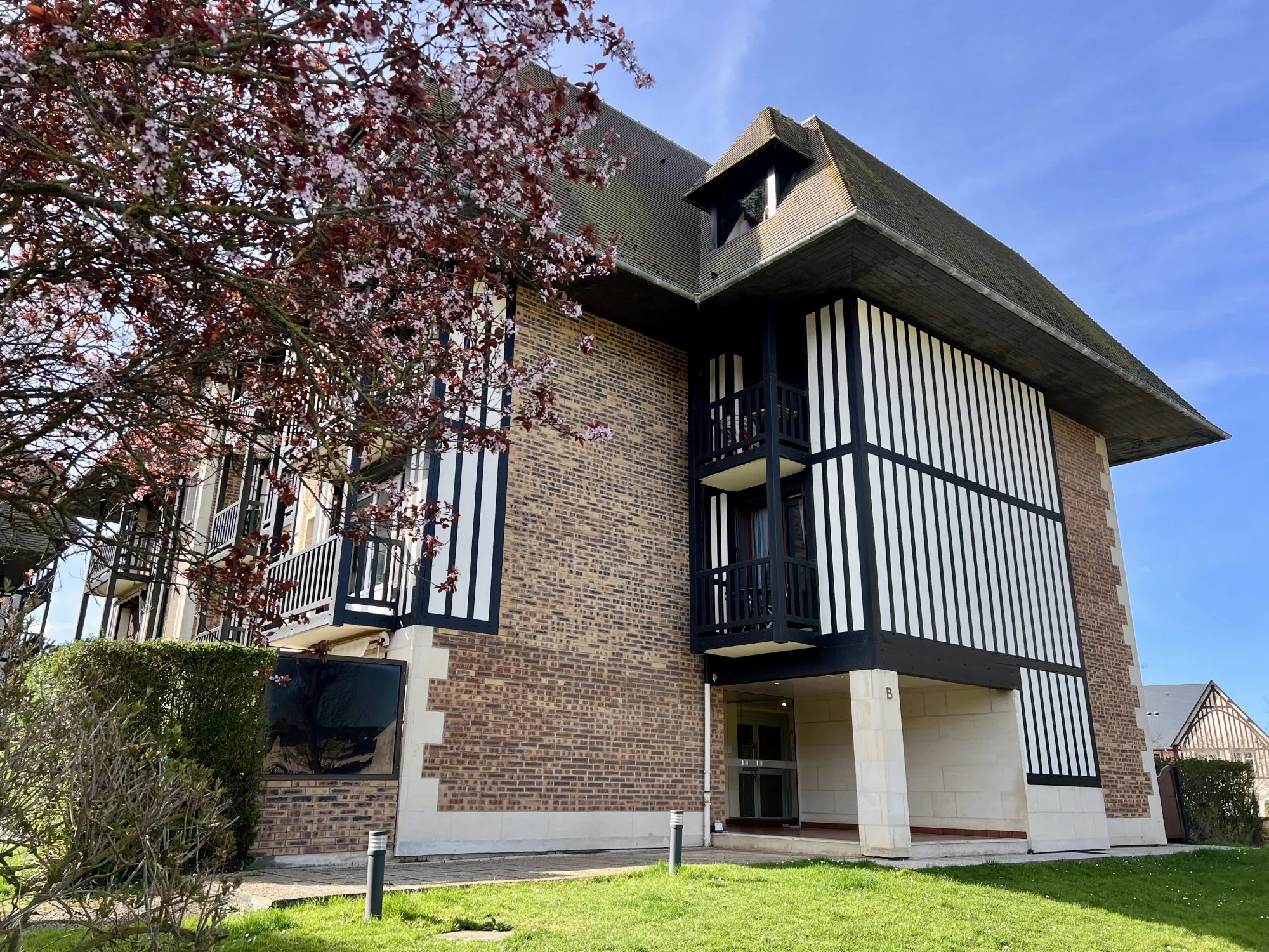 Studio à vendre à Blonville-sur-Mer avec balcon, parking privé et résidence calme 