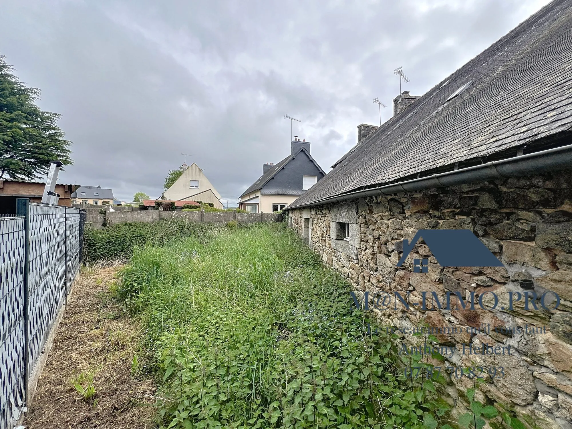Maison en pierre à Plessala - 146 m² à rénover avec atelier et potentiel d'aménagement 