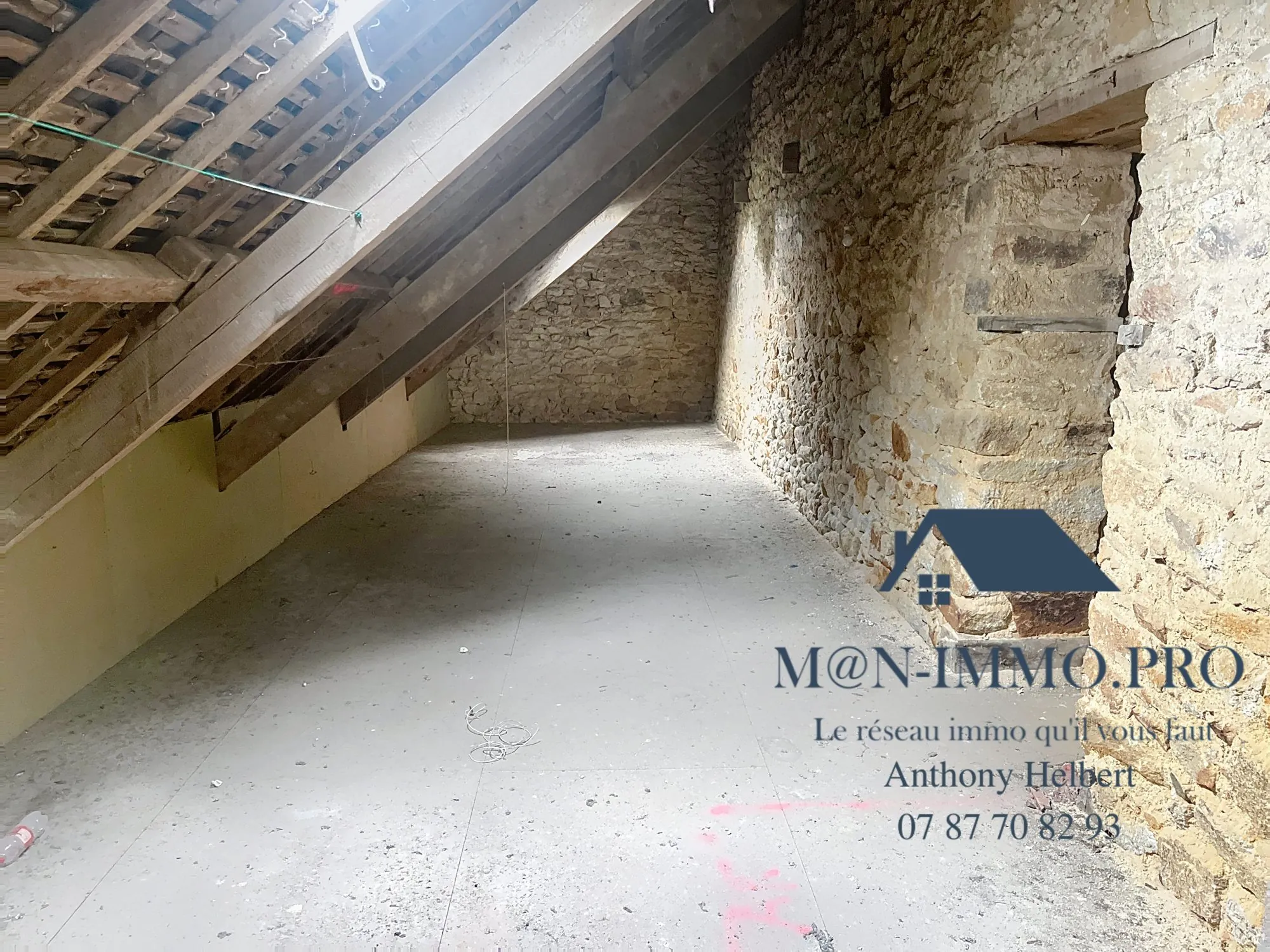 Maison en pierre à Plessala - 146 m² à rénover avec atelier et potentiel d'aménagement 
