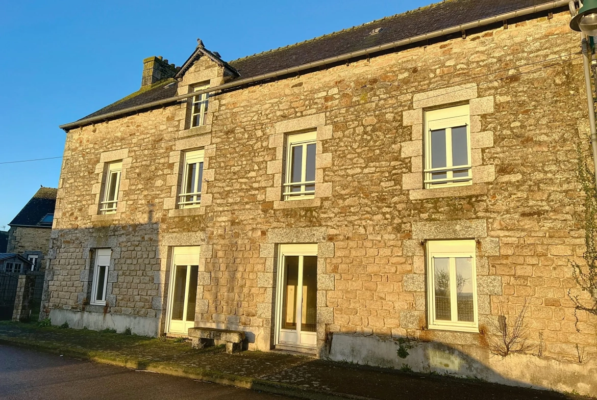 Maison en pierre à Plessala - 146 m² à rénover avec atelier et potentiel d'aménagement 