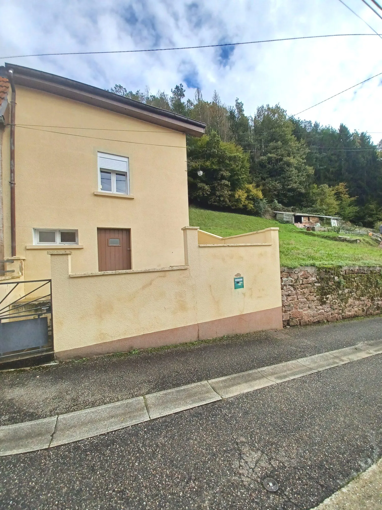 Maison à rénover de 65 m² avec jardin à Walscheid, proche Sarrebourg 