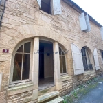Charmante maison de bourg à Salignac-Eyvigues avec potentiel de rénovation à vendre