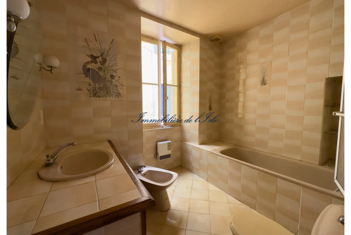 Charmante maison de bourg à Salignac-Eyvigues avec potentiel de rénovation à vendre 