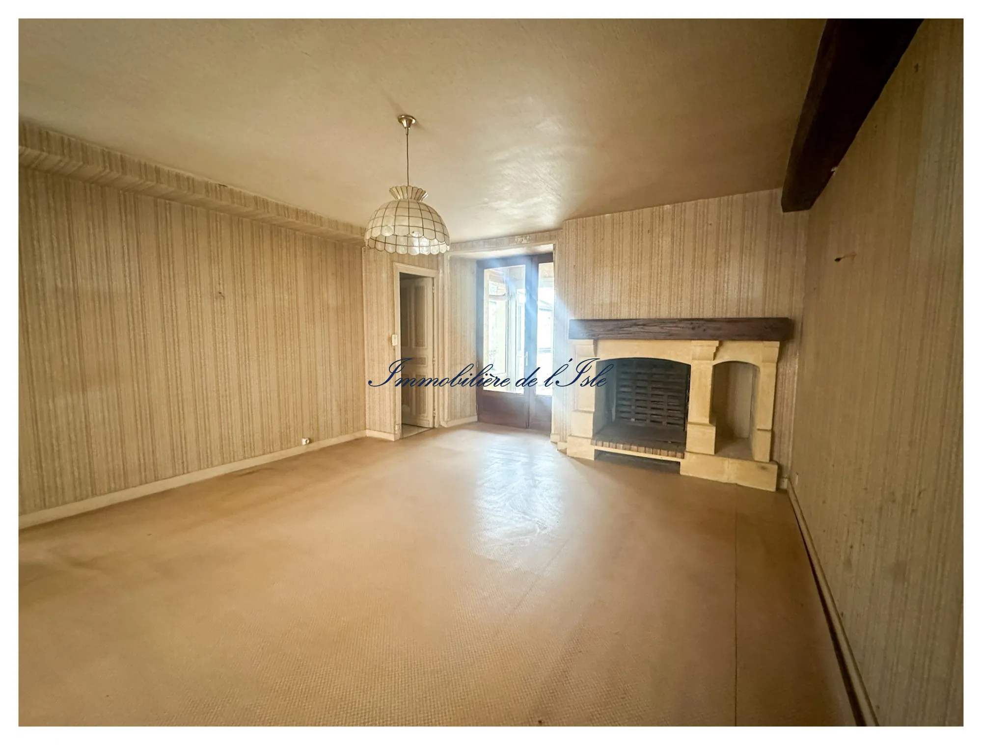 Charmante maison de bourg à Salignac-Eyvigues avec potentiel de rénovation à vendre 