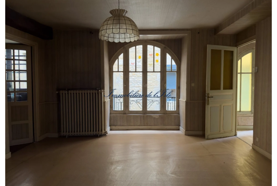 Charmante maison de bourg à Salignac-Eyvigues avec potentiel de rénovation à vendre 