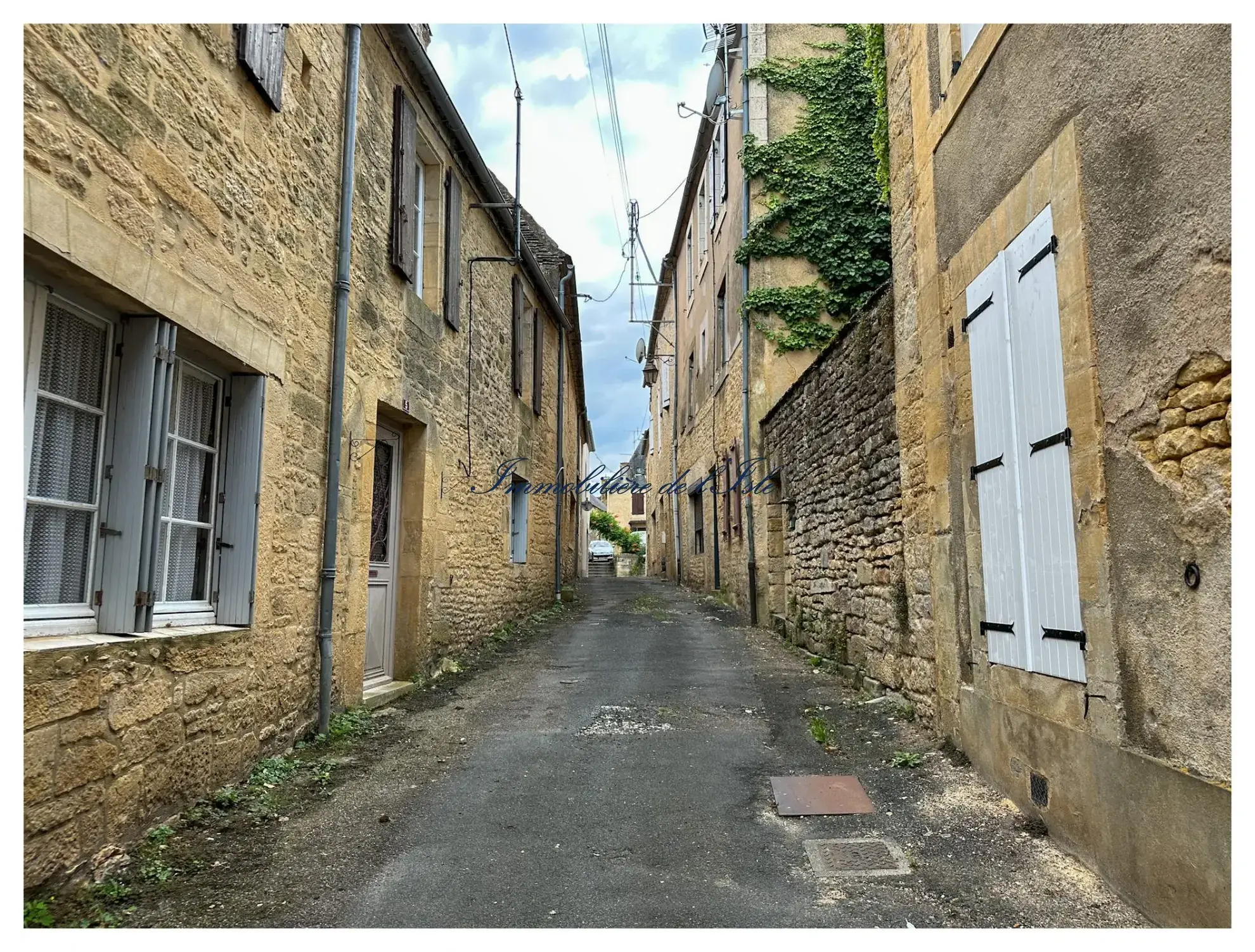 Charmante maison de bourg à Salignac-Eyvigues avec potentiel de rénovation à vendre 