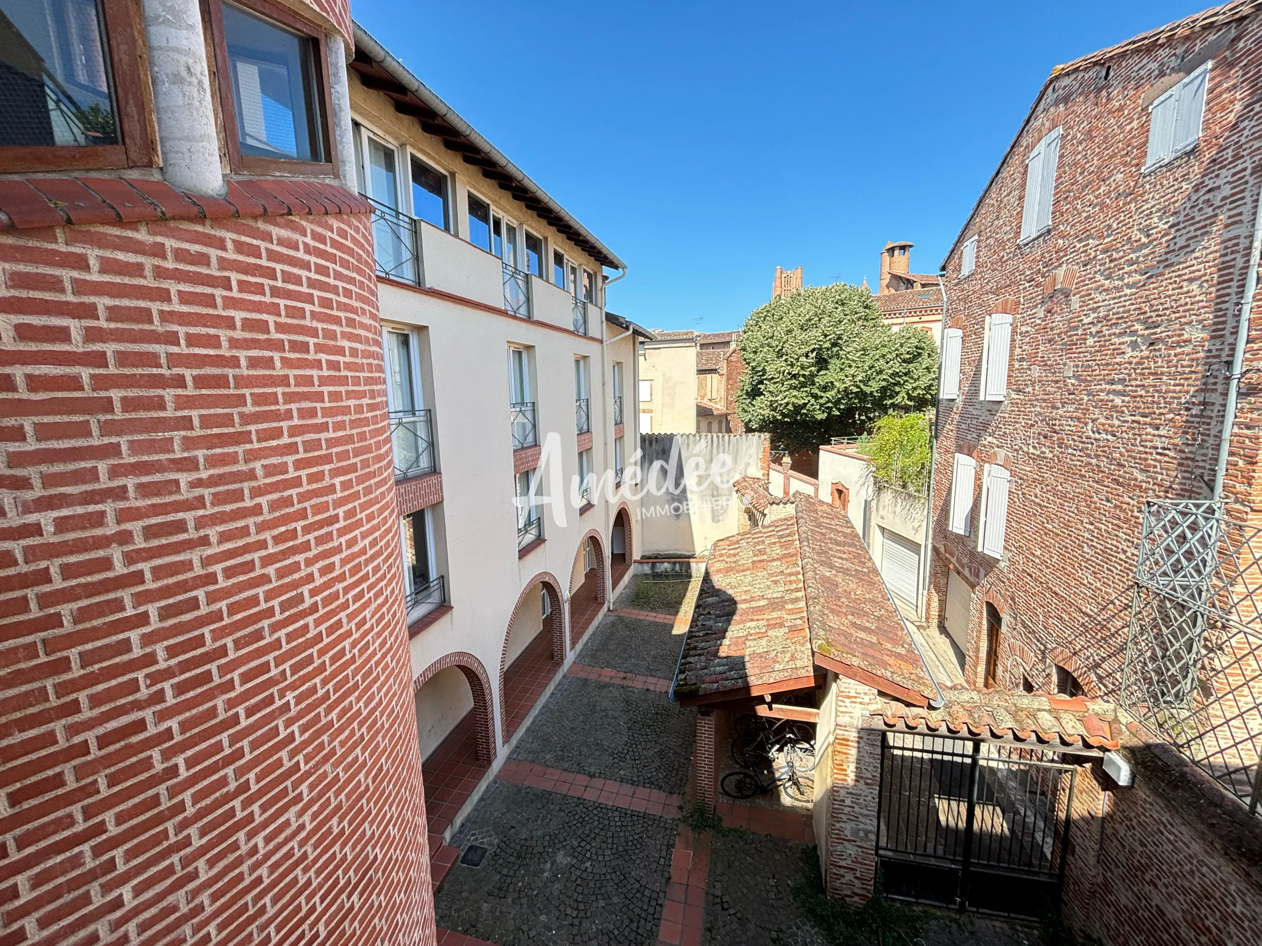 Appartement 2 pièces à vendre au centre-ville d'Albi avec charme et confort 