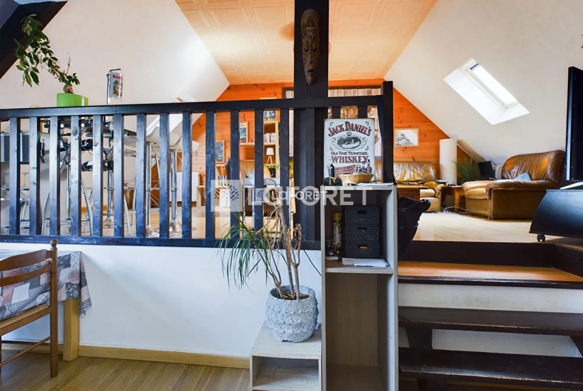 Bel appartement de style avec cachet au cœur de Pont-l'Abbé, 2 pièces, dernier étage 