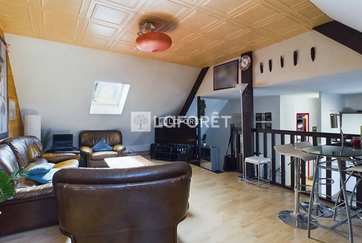 Bel appartement de style avec cachet au cœur de Pont-l'Abbé, 2 pièces, dernier étage 