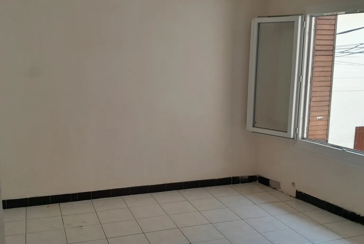 Maison de village avec garage à Pierrevert - 40 m² à rafraîchir 