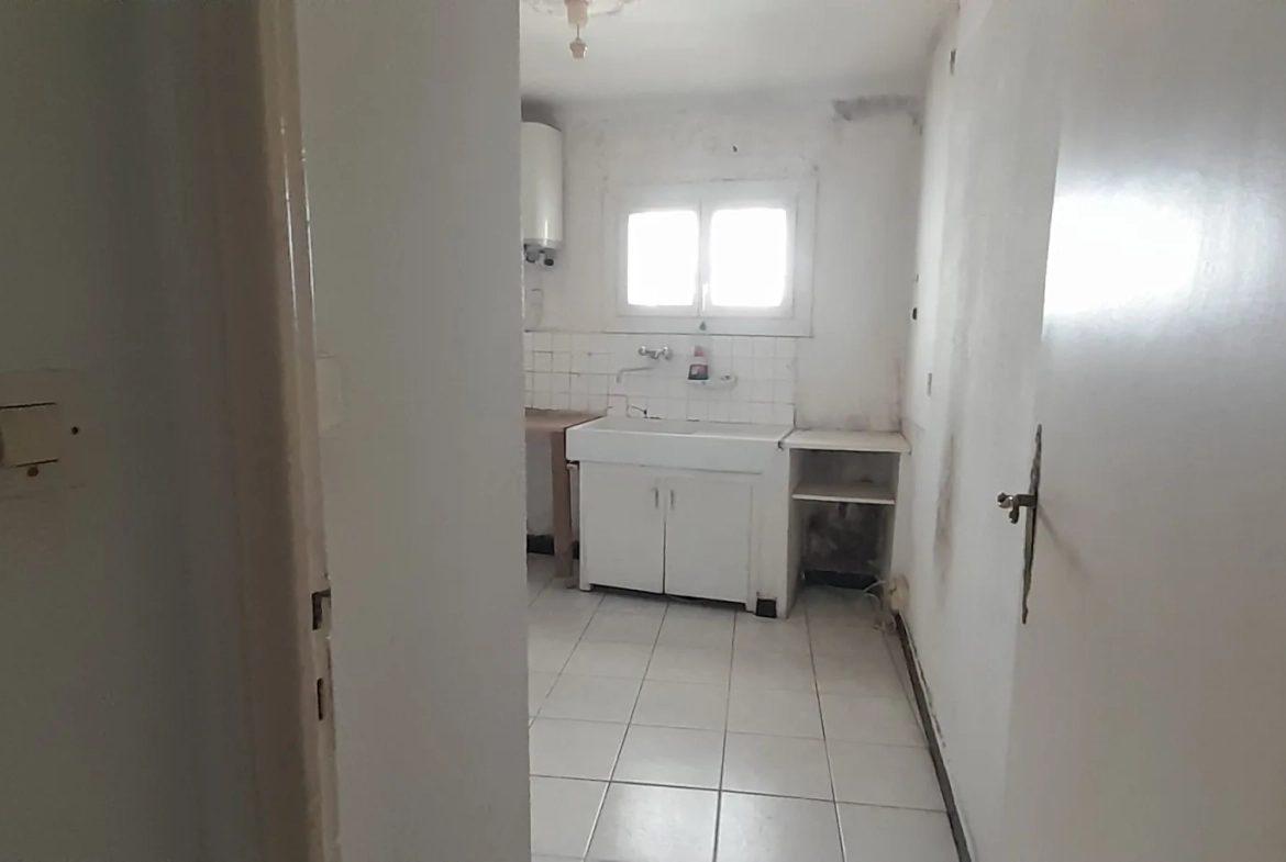 Maison de village avec garage à Pierrevert - 40 m² à rafraîchir 