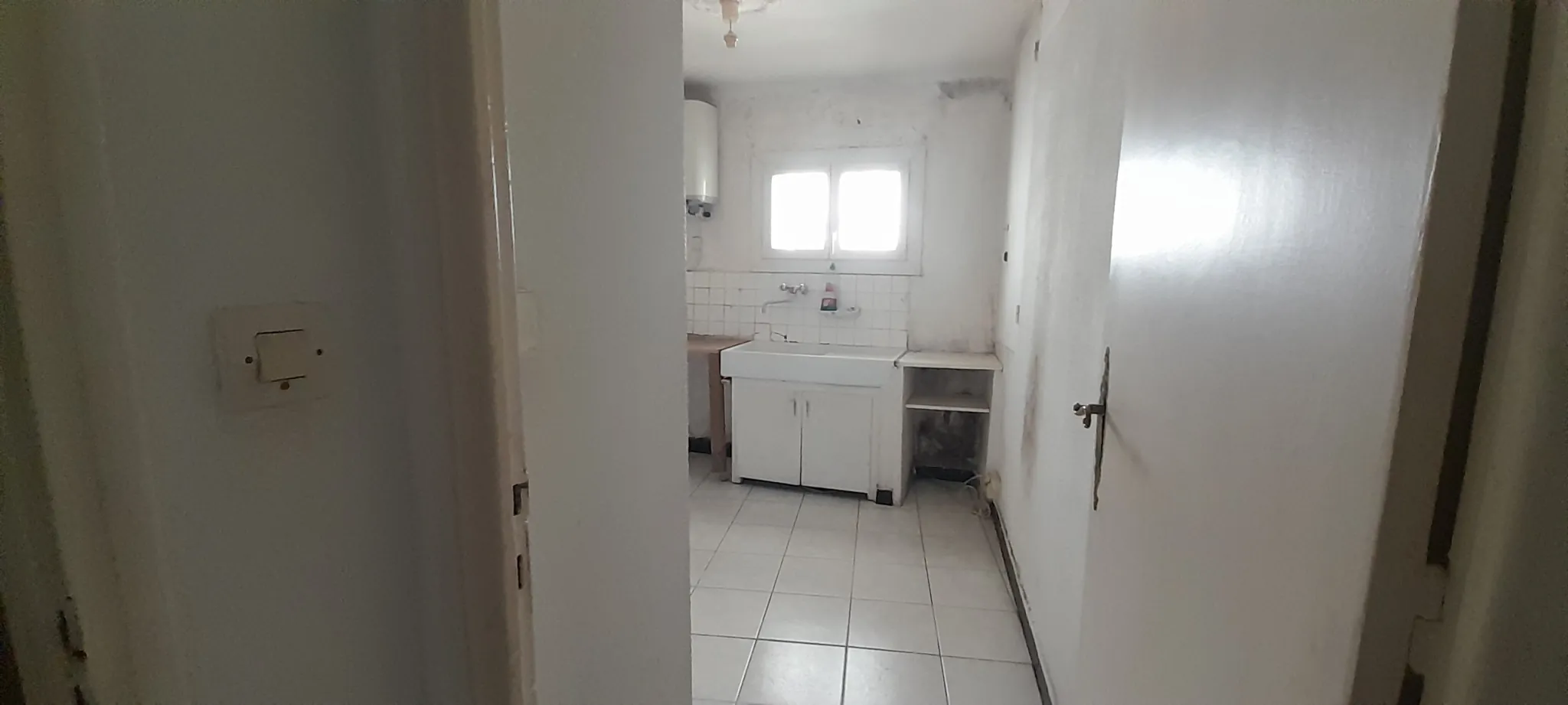 Maison de village avec garage à Pierrevert - 40 m² à rafraîchir 