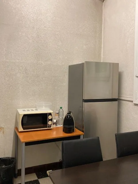 Local professionnel de 92 m² avec cave et parking à Bron 