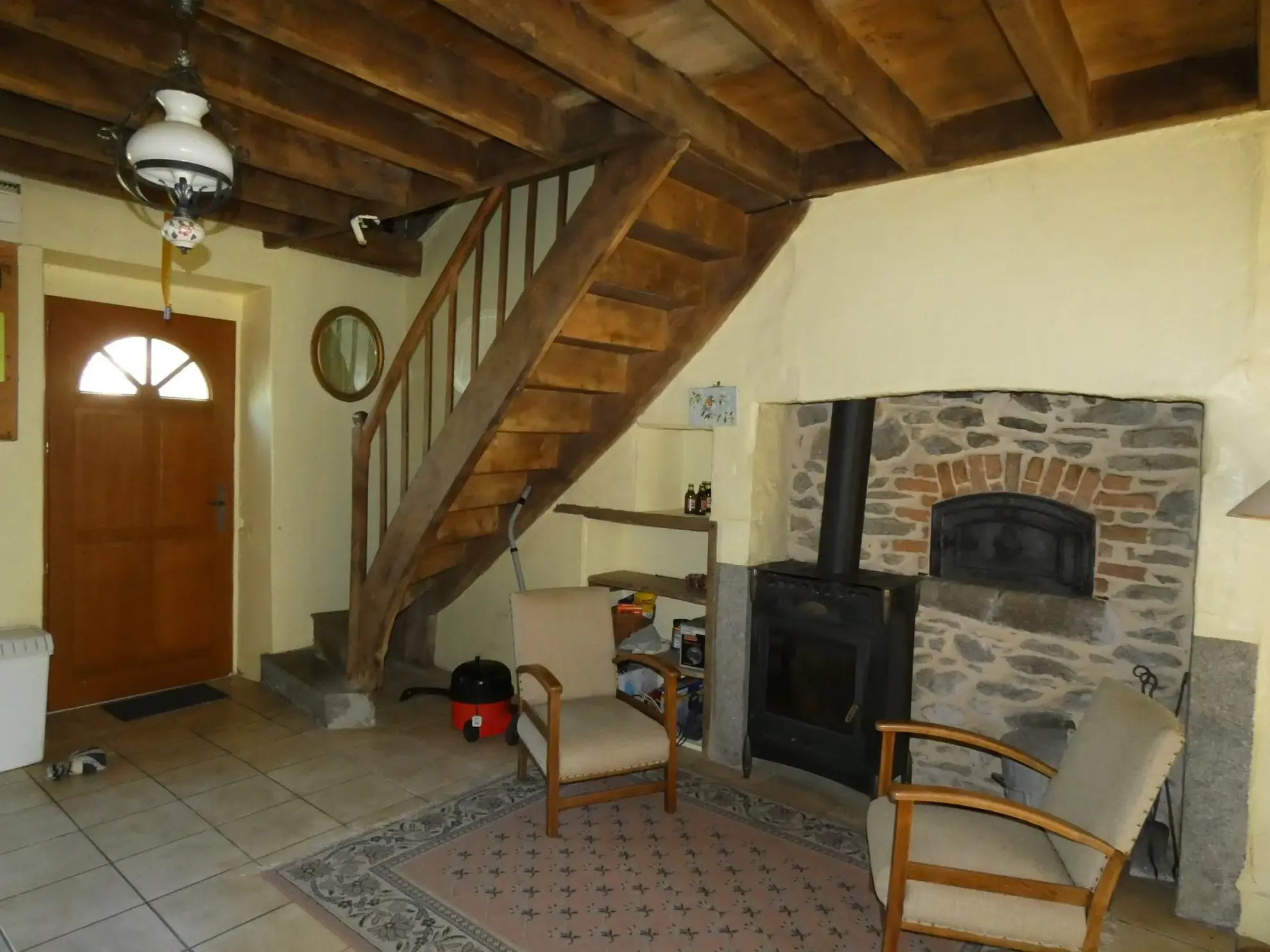 Maison en pierre à Jarnages de 123m² avec jardin et grange attenante 