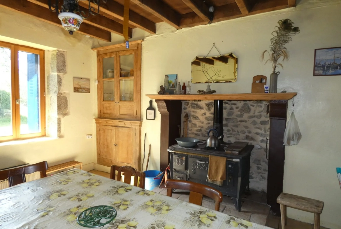 Maison en pierre à Jarnages de 123m² avec jardin et grange attenante 