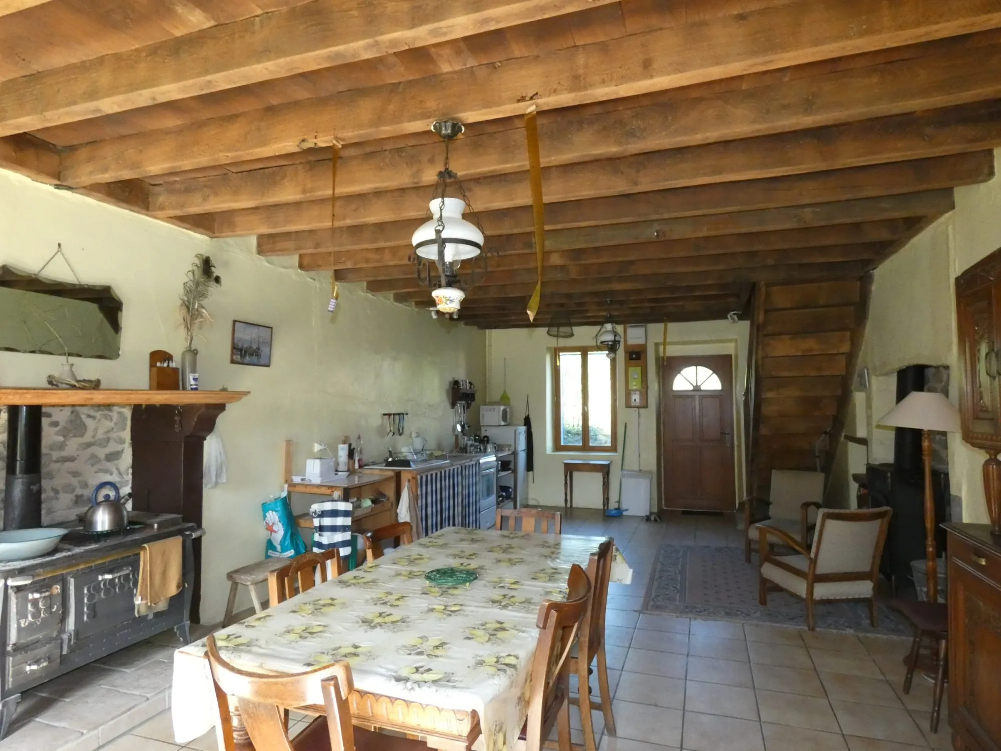 Maison en pierre à Jarnages de 123m² avec jardin et grange attenante 