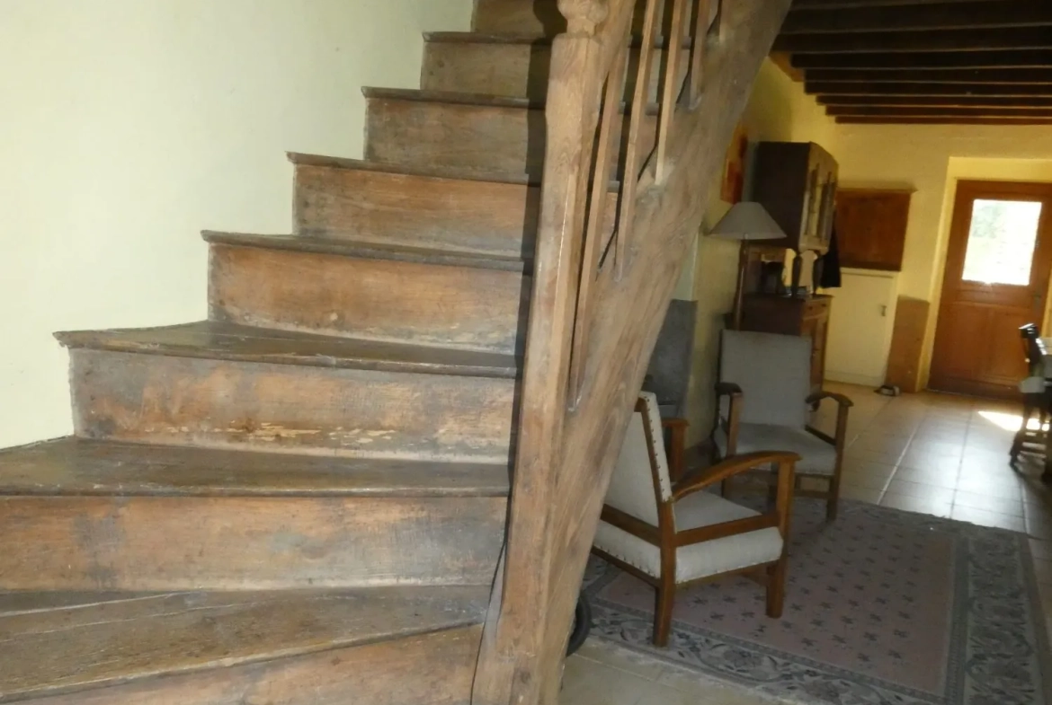 Maison en pierre à Jarnages de 123m² avec jardin et grange attenante 