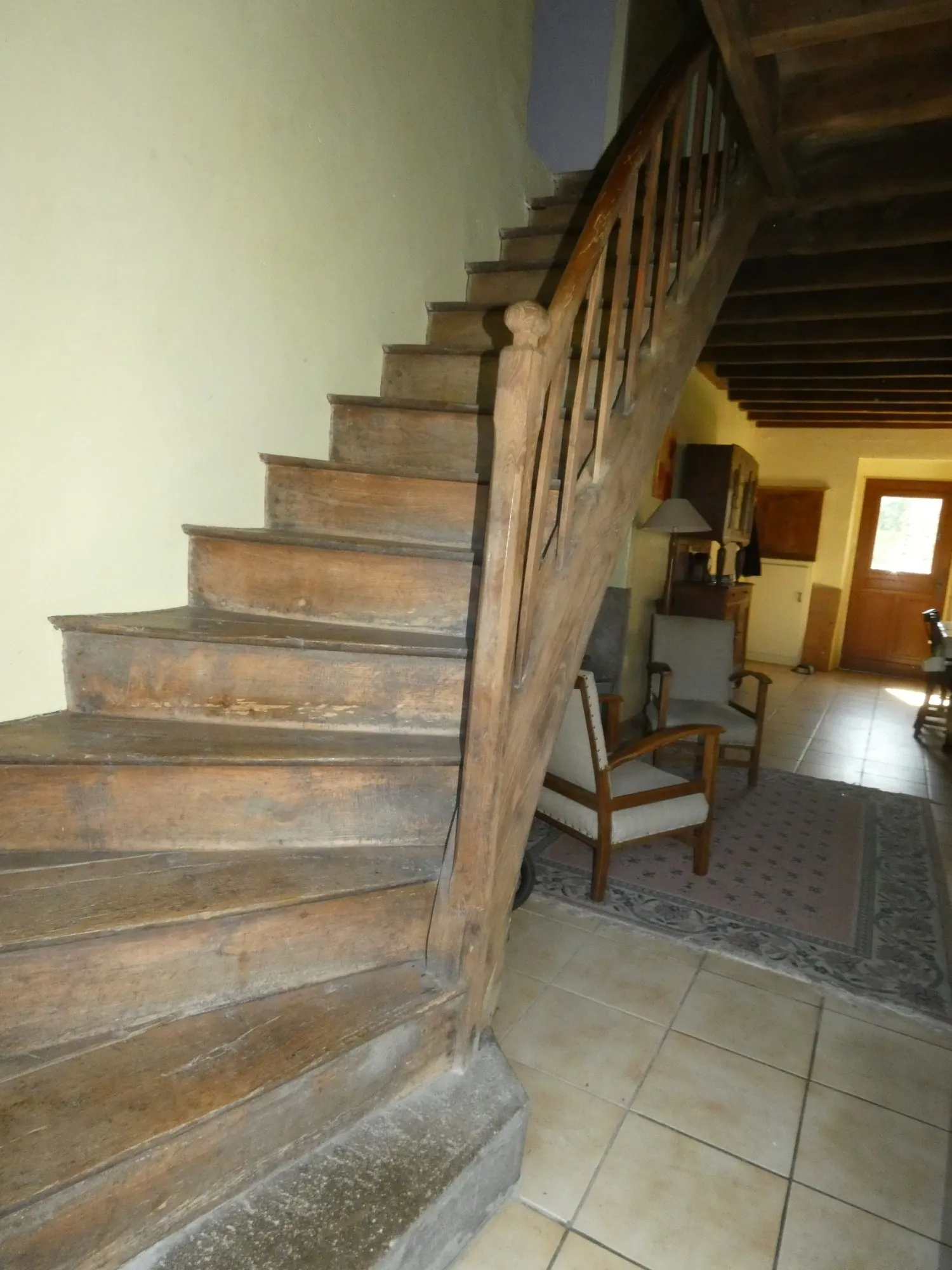 Maison en pierre à Jarnages de 123m² avec jardin et grange attenante 